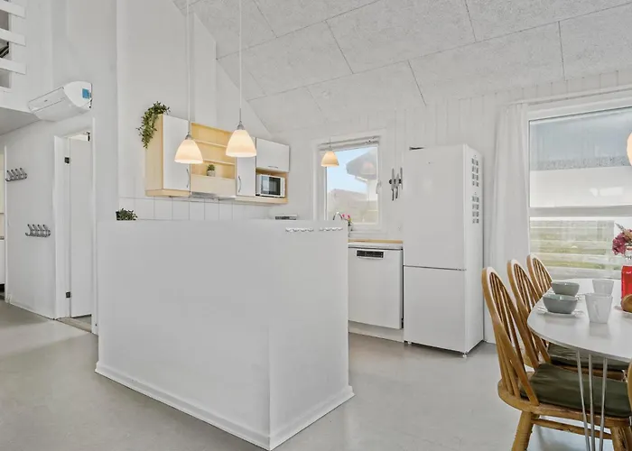 Dom wakacyjny In With Kitchen Frostrup